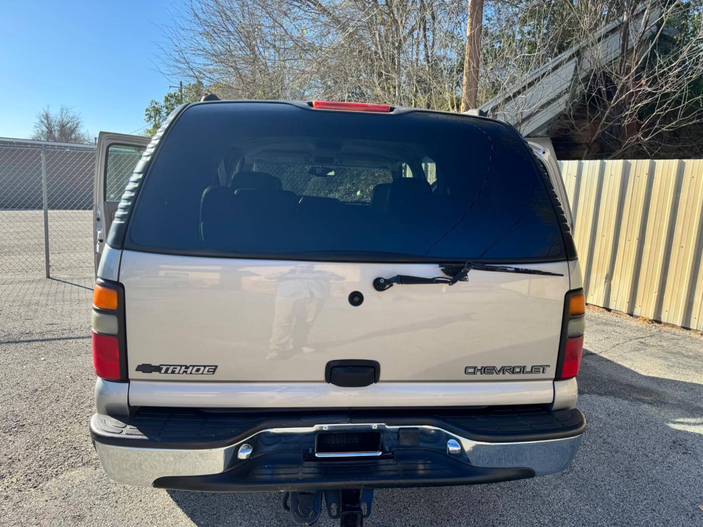 2005 TAN /CREAM LEATHER SEATS Chevrolet Tahoe 2WD (1GNEC13TX5R) with an 5.3L V8 OHV 16V engine, 4-Speed Automatic Overdrive transmission, located at 307 West Marshall Avenue, Longview, TX, 75601, (903) 753-3091, 32.500828, -94.742577 - Photo#2